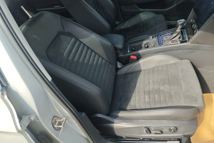 Used Volkswagen Magotan 2017 330TSI DSG Luxury Model Right Front Seat