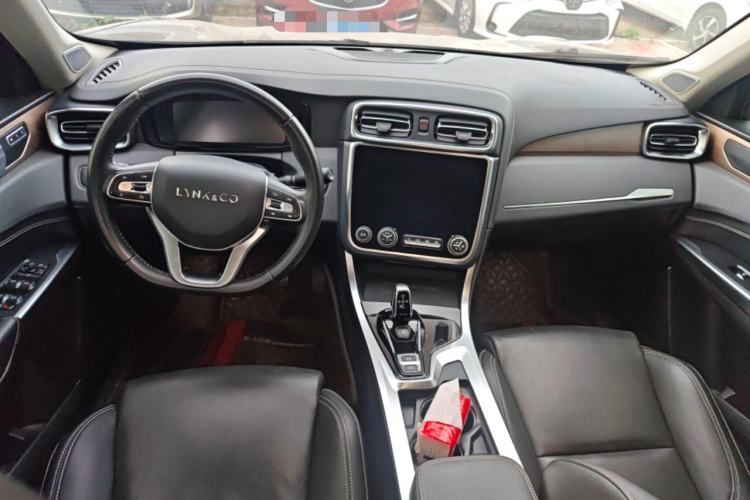 Used Lynk & Co 01 2019 2.0T Two-Wheel-Drive Pro Version China VI Standard Center Console