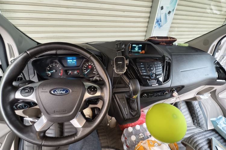 Used Ford Tourneo Custom 2017 2.0T Automatic Elite Edition Center Console