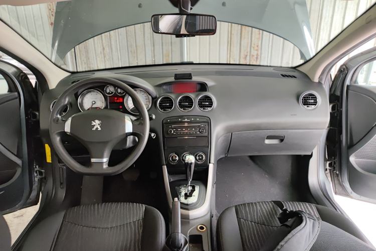 Used Peugeot 408 2013 2.0L Automatic Comfort Edition Center Console