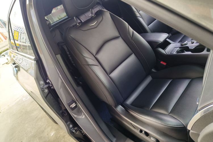 Used Cadillac XT4 2018 28T Two-Wheel Drive Leading Version
