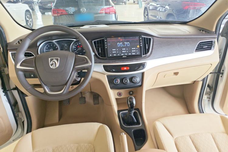 Used Baojun 730 2019 1.5L Manual Value Edition 7 Seats China VI Emission Standard
