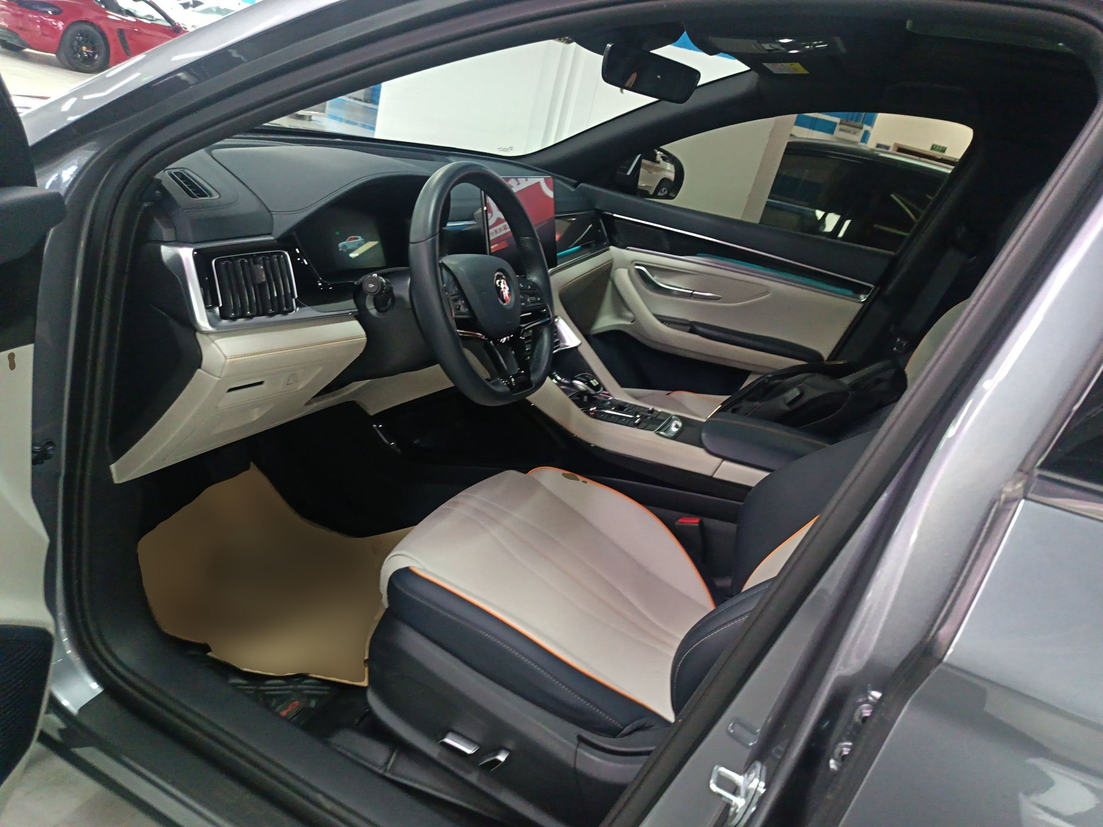 Переднее сиденье в автомобиле