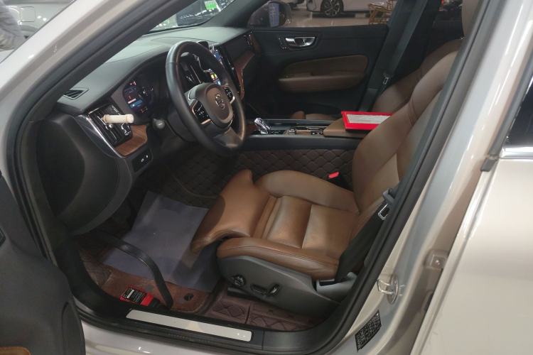 Used Volvo XC60 New Energy 2024 T8 Plug-in Hybrid Long-Range All-Wheel Drive Smart Luxury Edition