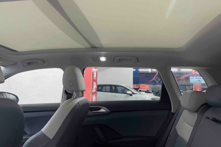 Used Volkswagen Tharu 2024 300TSI Two-Wheel-Drive Full Moon Edition Headliner