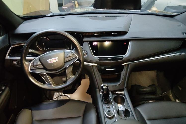 Used Cadillac XT5 2022 2.0T Two-Wheel Drive Luxury Version Center Console