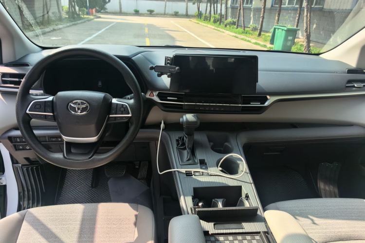 Used Toyota SIENNA 2024 2.5L Hybrid Comfort Edition