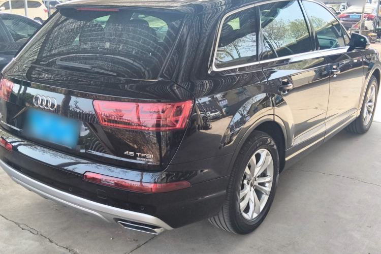 Used Audi Q7 2018 40 TFSI Comfort Model Rear Right 45 Deg