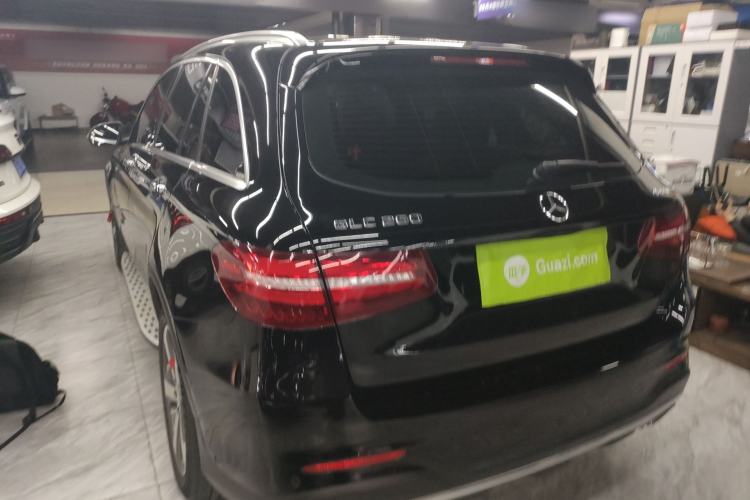 Used Mercedes-Benz GLC 2017 GLC 260 4MATIC Luxury Model Exterior 2