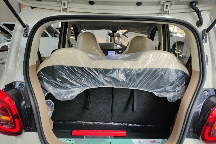 Used Wuling Hongguang MINIEV 2025 Four-Door Version Advanced Edition Trunk