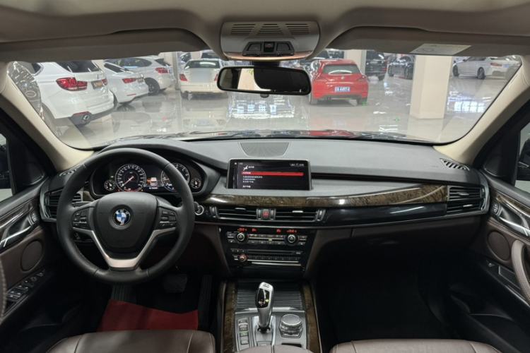 Used BMW X5 2018 xDrive28i Interior 7