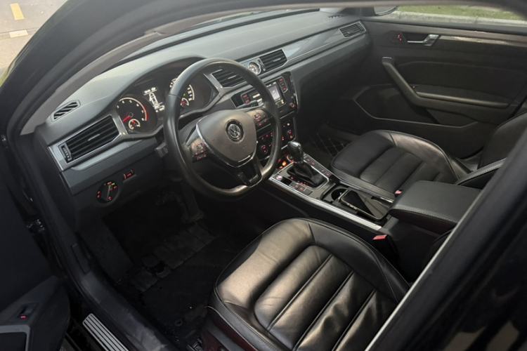 Used Volkswagen Passat 2017 330TSI DSG Luxury Edition Interior 1