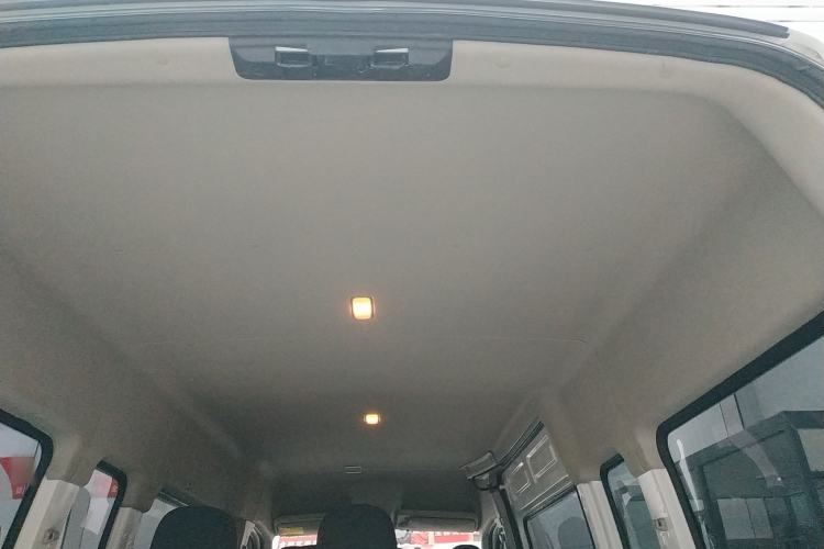 Used SAIC MAXUS Xintu V80 2021 2.0T Manual Classic Aoyuntong Long Wheelbase Mid-Roof 6/7/8/9-Seater