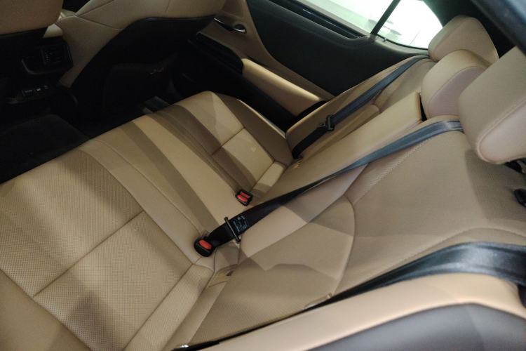 Used Lexus ES 2020 300h Premier Edition