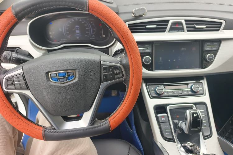 Used Geely Auto Emgrand X7 Sport 2020 1.8TD DCT Two-Wheel Drive Smart Connect 4G-Enabled Version Center Console