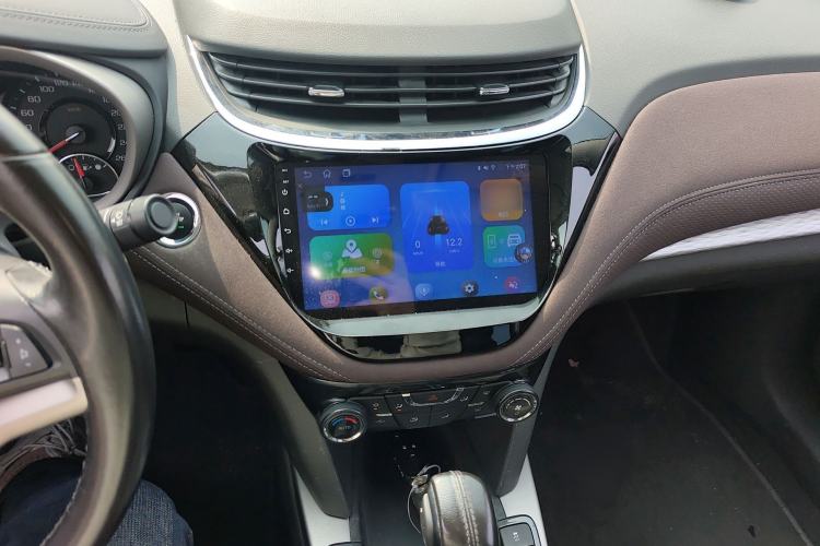 Used Chevrolet Malibu 2017 1.5T Automatic Luxury Edition Audio And AC Panel