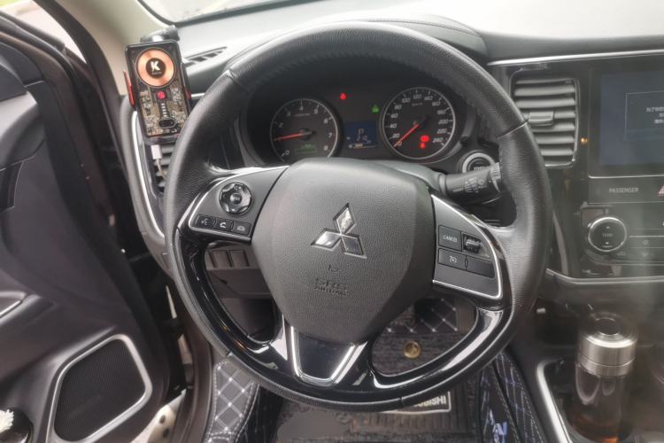 Used Mitsubishi Outlander 2018 2.0L Two-Wheel-Drive Jiale Edition 7-Seater