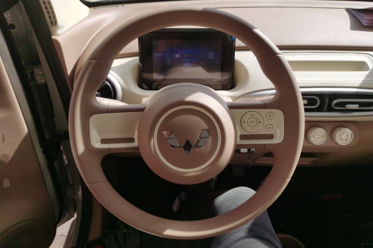 Used Wuling Hongguang MINIEV 2025 Four-Door Version Advanced Edition Steering Wheel