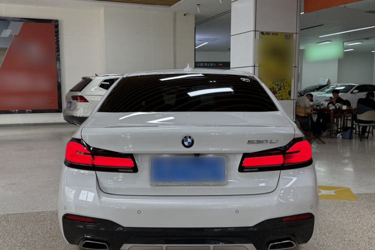 Used BMW 5 Series 2021 Facelifted 530Li Leading Edition M Sport Package Exterior 3