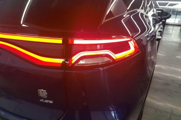 Used BYD Tang New Energy 2022 DM-p 215KM Four-Wheel Drive Flagship Model Right Rear Taillight