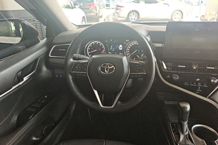 Used Toyota Camry 2021 2.0G Luxury Edition
