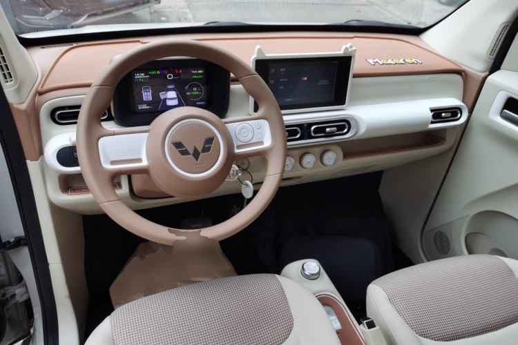 Used Wuling Hongguang MINIEV 2024 3rd Generation 215km Advanced Version
