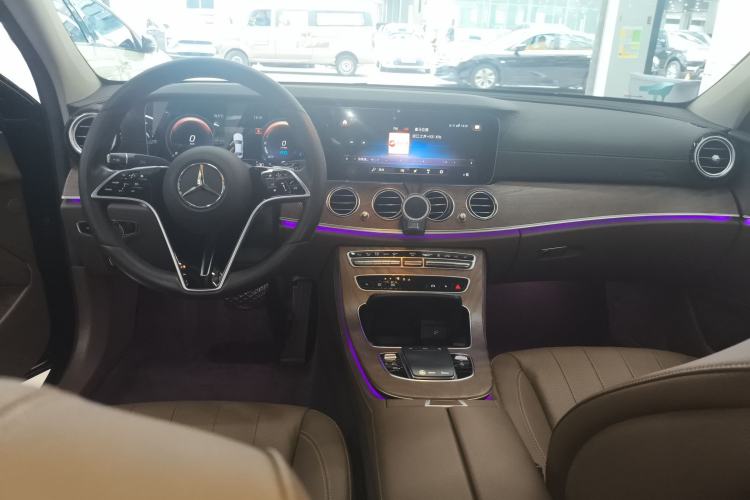 Used Mercedes-Benz E-Class New Energy 2022 Restyled E 350 e L Plug-in Hybrid Sedan Center Console