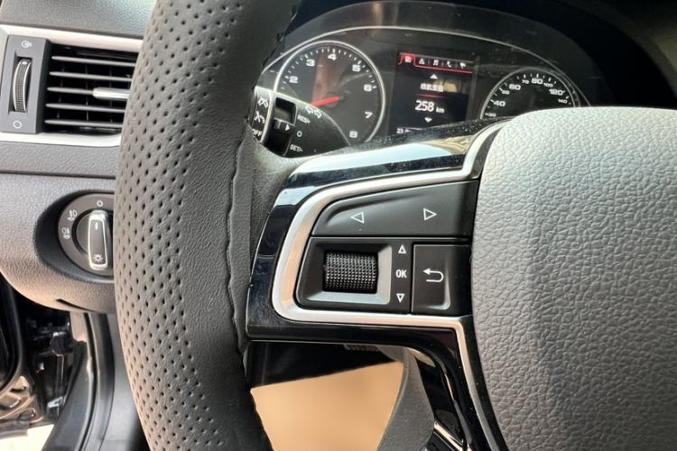 Used JAC Group Refine A60 2017 1.5 TGDI Automatic Luxury Model Interior 12