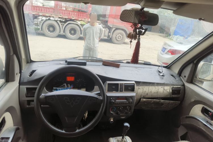 Used Wuling Rongguang 2011 1.2L Base Version

