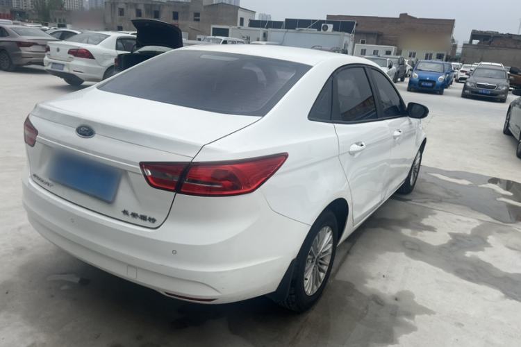 Used Ford Escort 2015 1.5L Automatic Comfort Edition Exterior 3