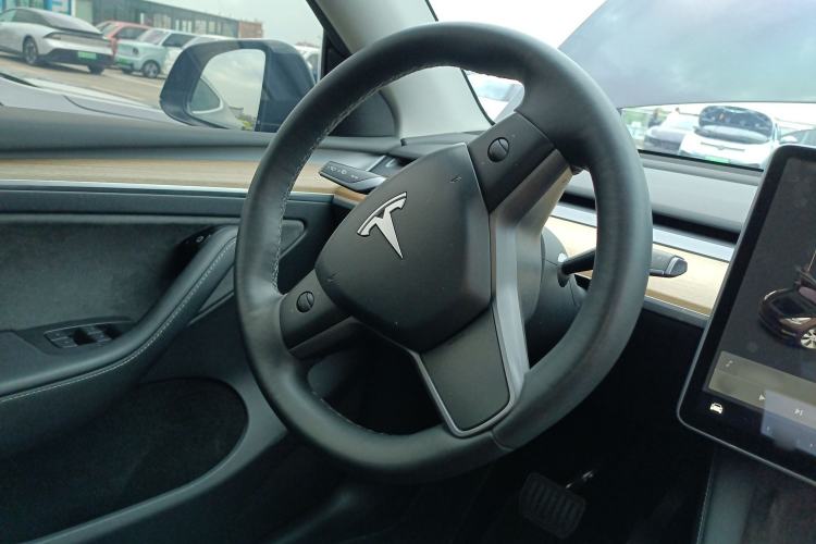 Used Tesla Model Y 2021 Standard Range Rear-Wheel Drive Version Steering Wheel