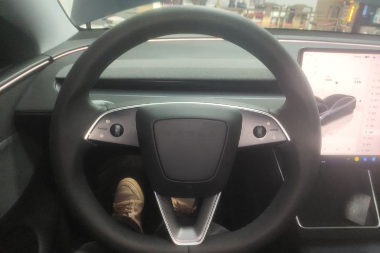 Used Tesla Model Y 2025 Rear-Wheel-Drive Version