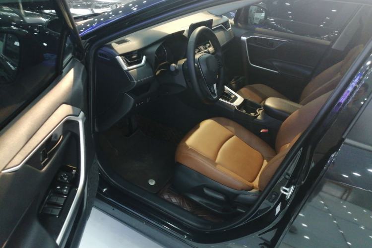 Used Toyota RAV4 2024 2.0L CVT Two-Wheel Drive Urban Edition
