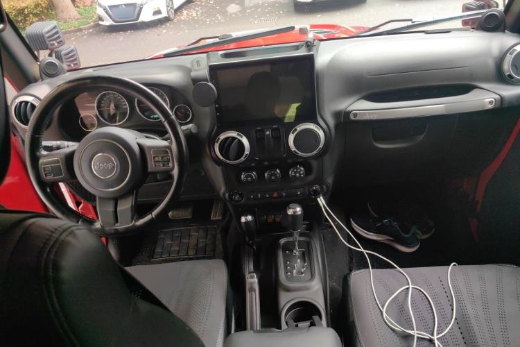 Used Jeep Wrangler 2012 3.6L Rubicon two-door model Center Console