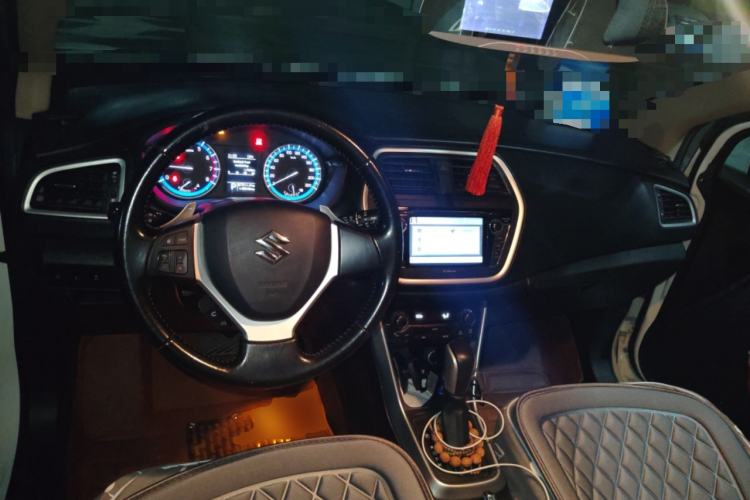 Used Suzuki S-Cross 2014 1.6L CVT Two-Wheel Drive Elite Version Center Console