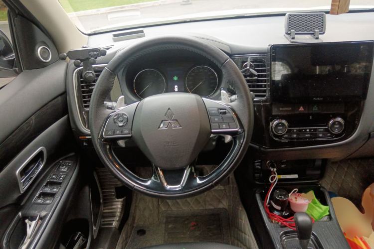 Used Mitsubishi Outlander 2018 2.4L 4x4 Prestige Edition 7 Seats Steering Wheel