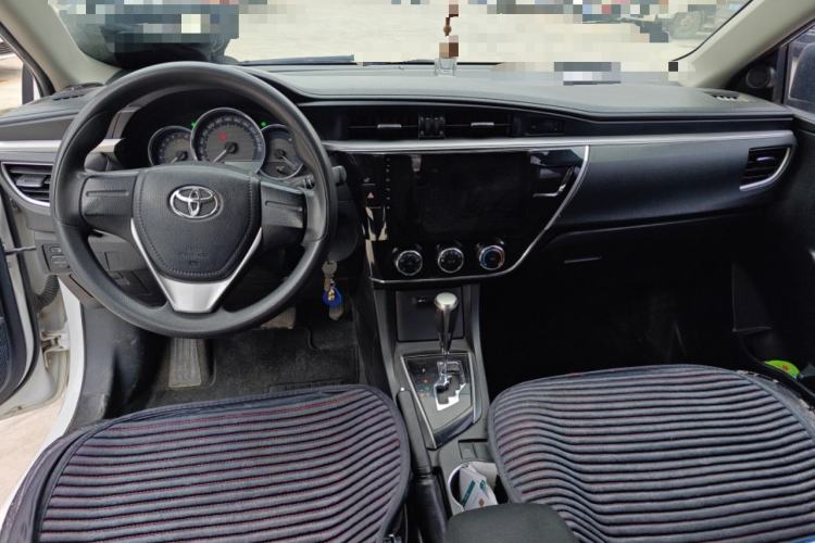 Used Toyota Corolla 2014 1.6L CVT GL Center Console