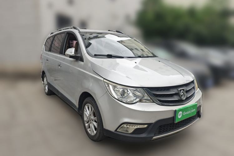 Used Baojun 730 2014 1.5L manual Comfort ESP version 7 seats Front Right 45 Deg