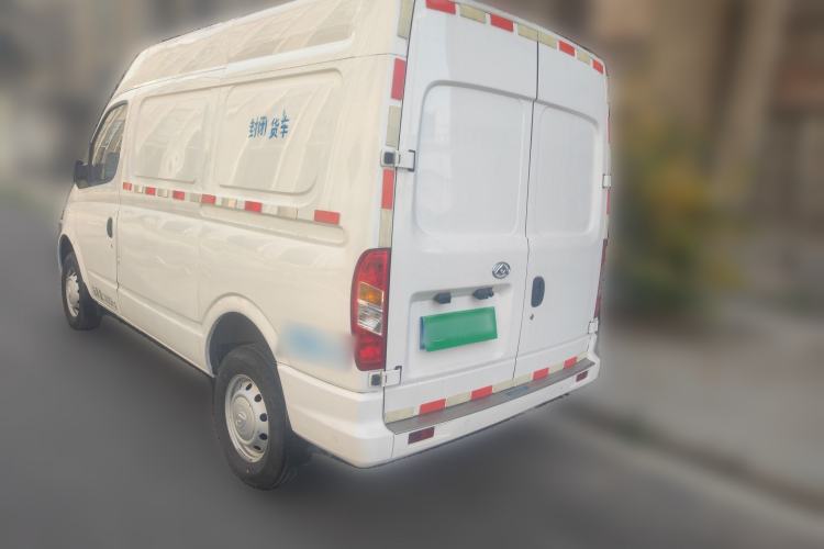 Used SAIC MAXUS Xintu V80 2021 2.0T Manual Classic City Delivery King Short Wheelbase Mid-Roof Design 3 Seats
