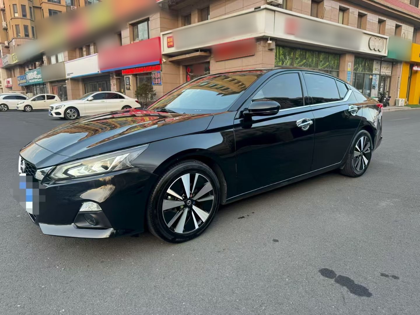 Под передней частью автомобиля