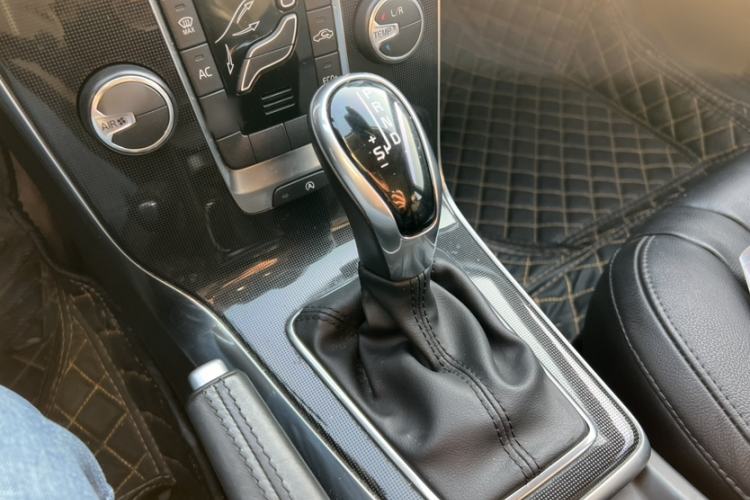 Used Volvo V40 2018 T3 Zhiyi Edition