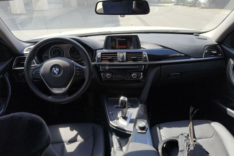 Used BMW 3 Series 2017 318Li Fashion Model Center Console