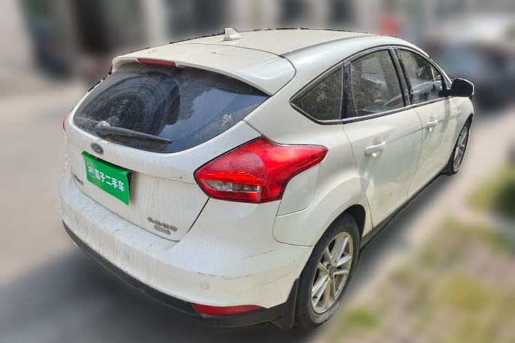 Used Ford Focus 2015 Hatchback EcoBoost 125 Automatic Supreme Style Edition Rear Right 45 Deg