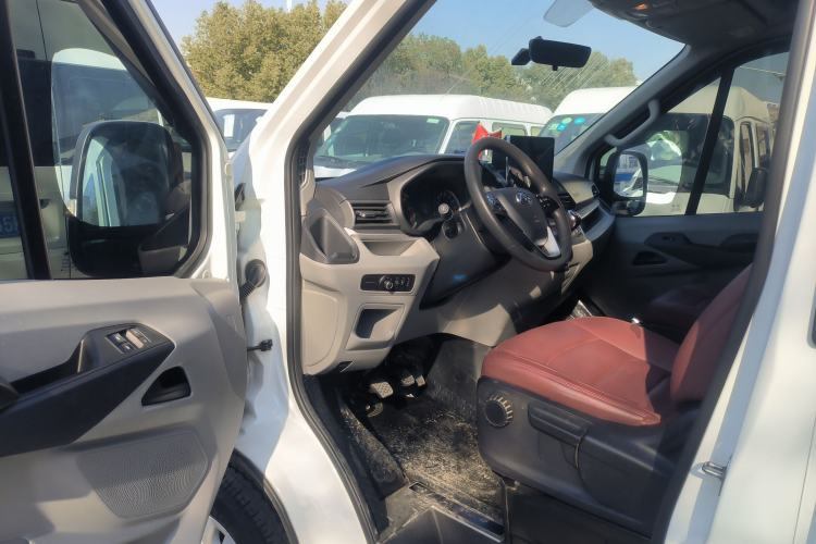 Used SAIC MAXUS Xintu V90 2021 2.0T Manual Zhiyun King Rear-Drive Single-Tire Long Wheelbase High-Roof 7-Seater
