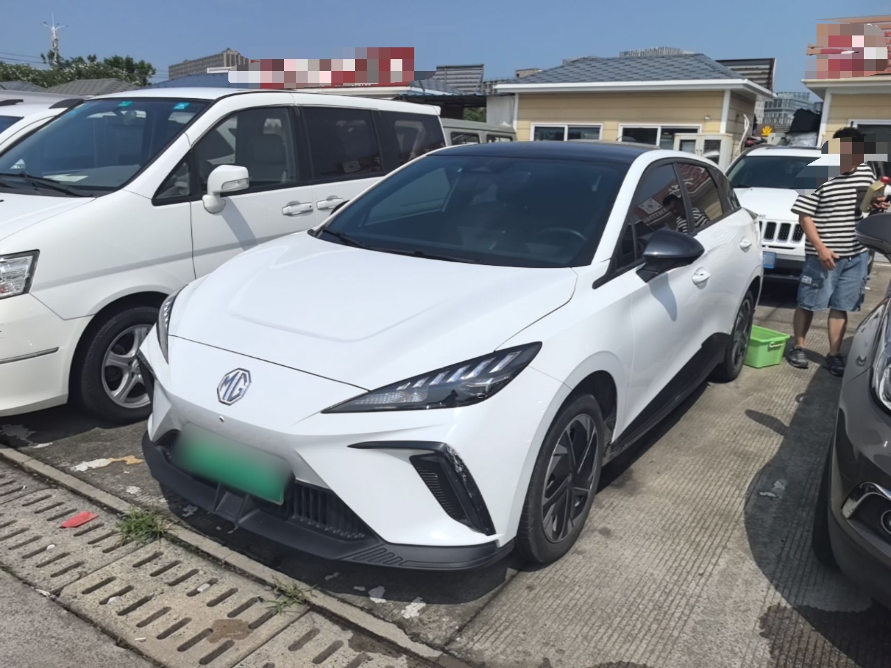 Под передней частью автомобиля