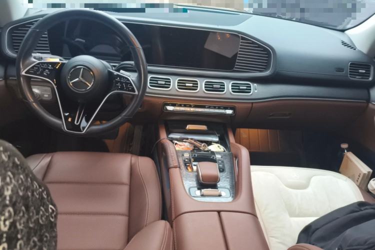 Used Mercedes-Benz GLE 2024 GLE 450 4MATIC Luxury Model Center Console