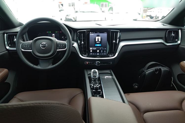 Used Volvo S60 2026 Model B4 Zhiyi Luxury Edition Center Console