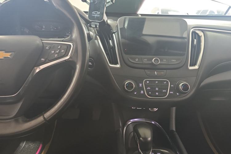 Used Chevrolet Malibu XL 2022 535T Automatic Sport Edition Center Console