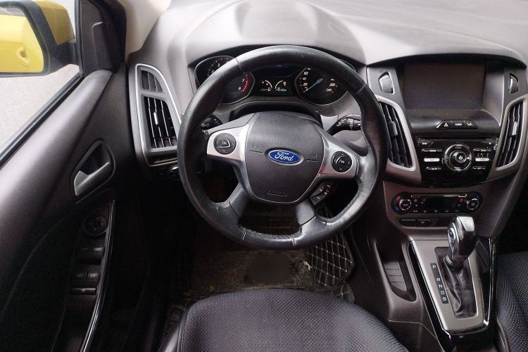 Used Ford Focus 2012 Hatchback 1.6L Automatic Fashion Edition Steering Wheel