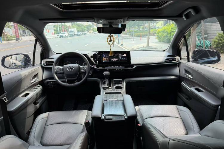 Used Toyota Sienna 2024 2.5L Hybrid Four-Wheel Drive Prestige Edition